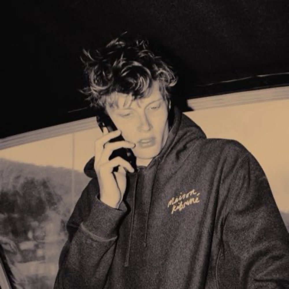 𝒄𝐡𝐚𝐫𝐥𝐢𝐞.