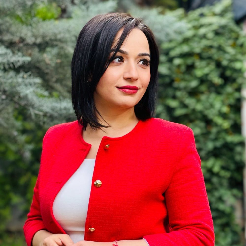 Esra Öz
