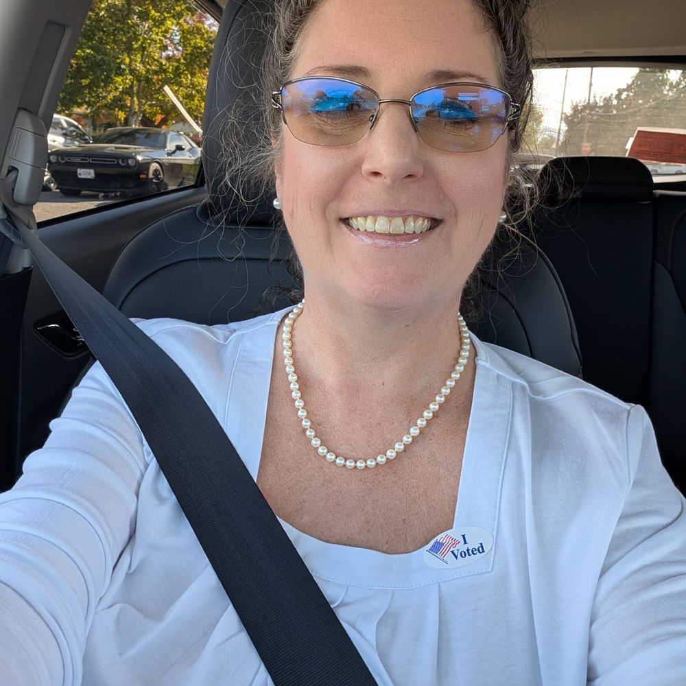 Lisa 🇺🇸 🌈 free mom hugs