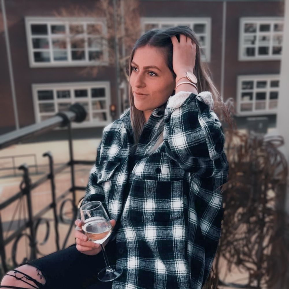 Michelle 🍂 is AGENTED 🕯️