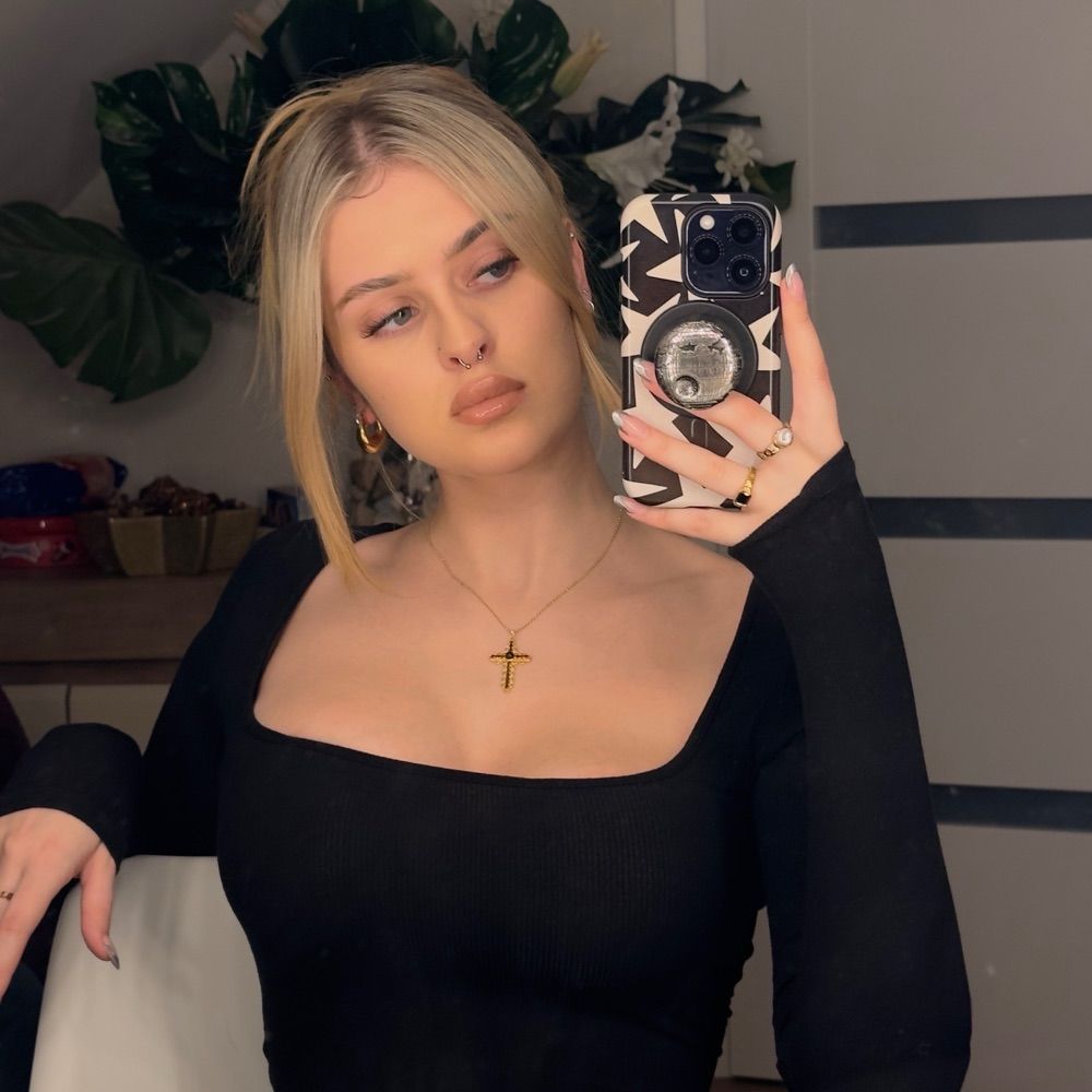 Jo ✶