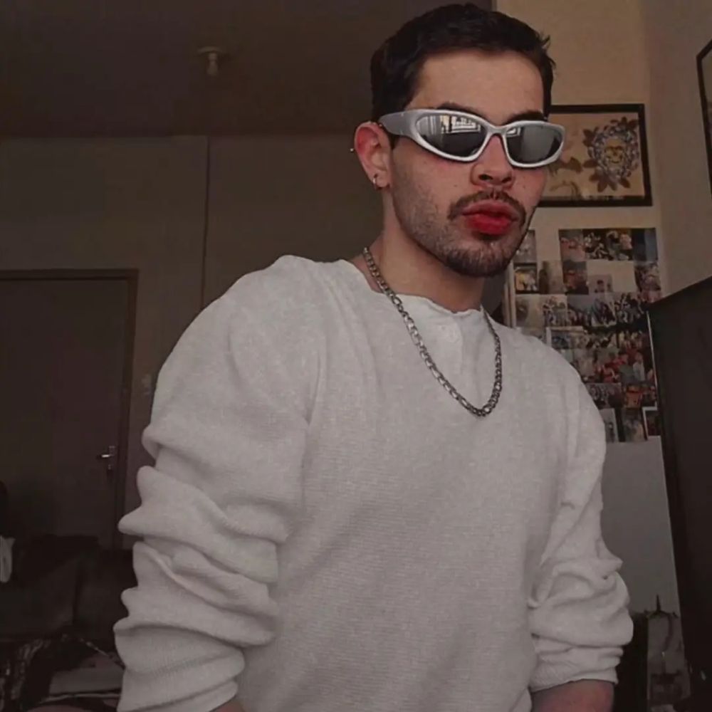 Y U R I K A Y
