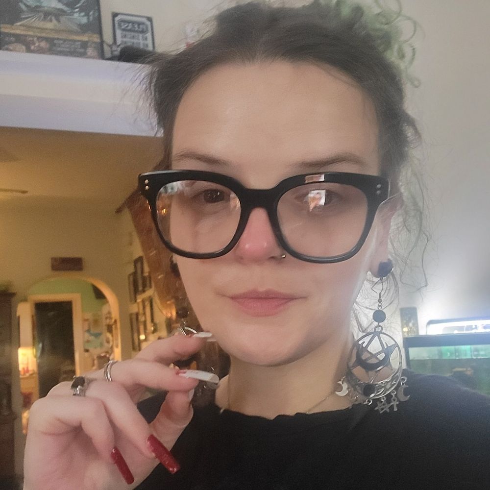 Curated Claws - Nails & Makeup