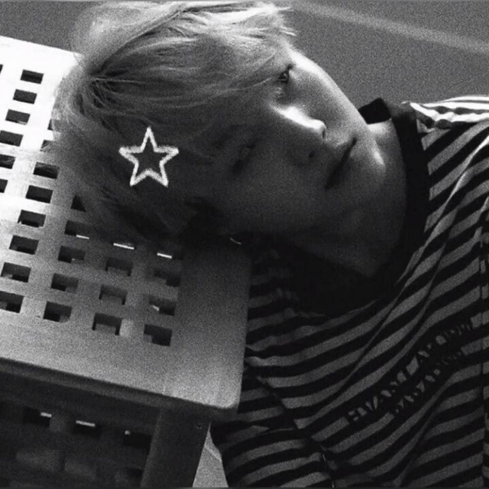 Offline.|⟭⟬⁷ 
