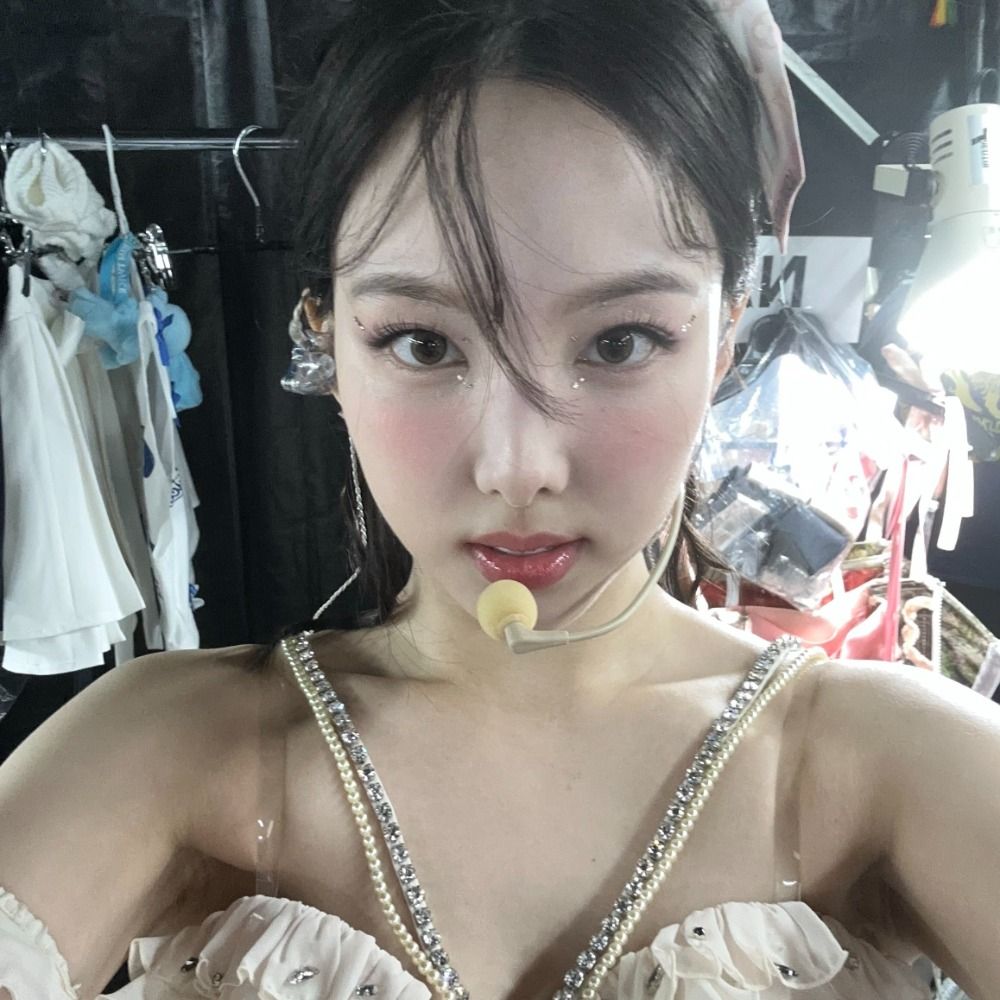 hourly Nayeon
