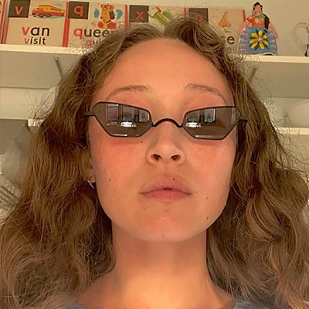 sHe