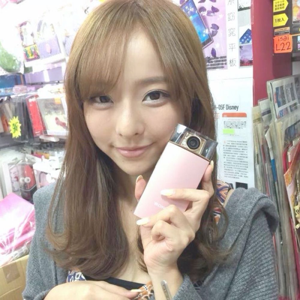 Faeyi⁷🍉 is a otaku hot girl