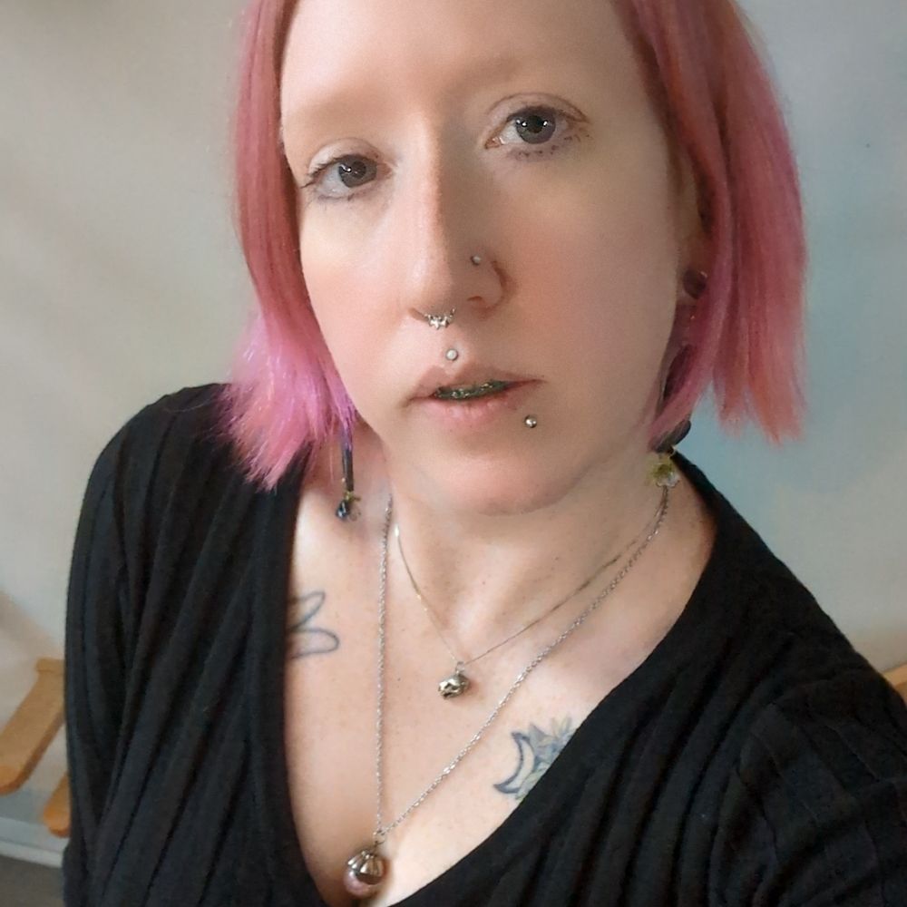 Serena Wolf (they/them)