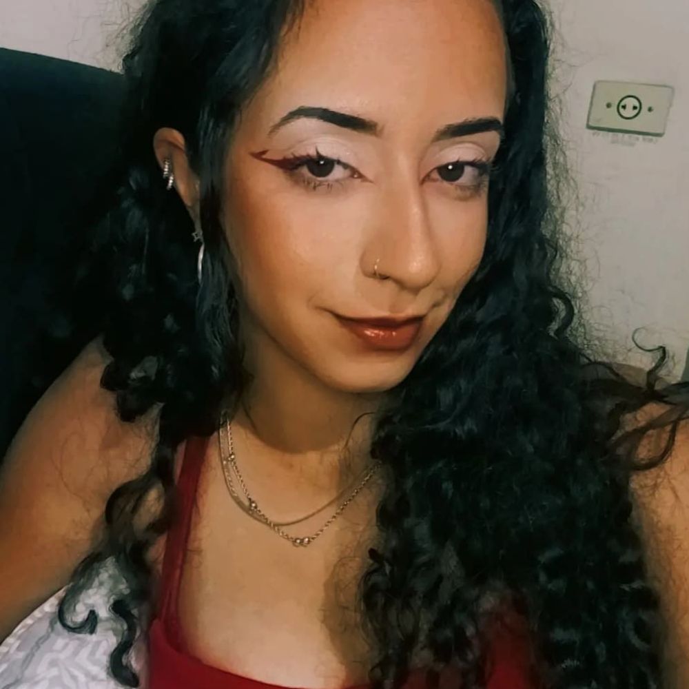 laura 🚫