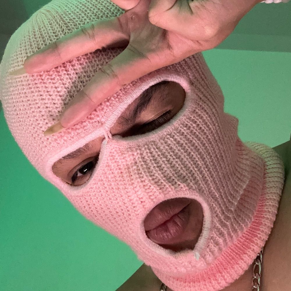 d <3