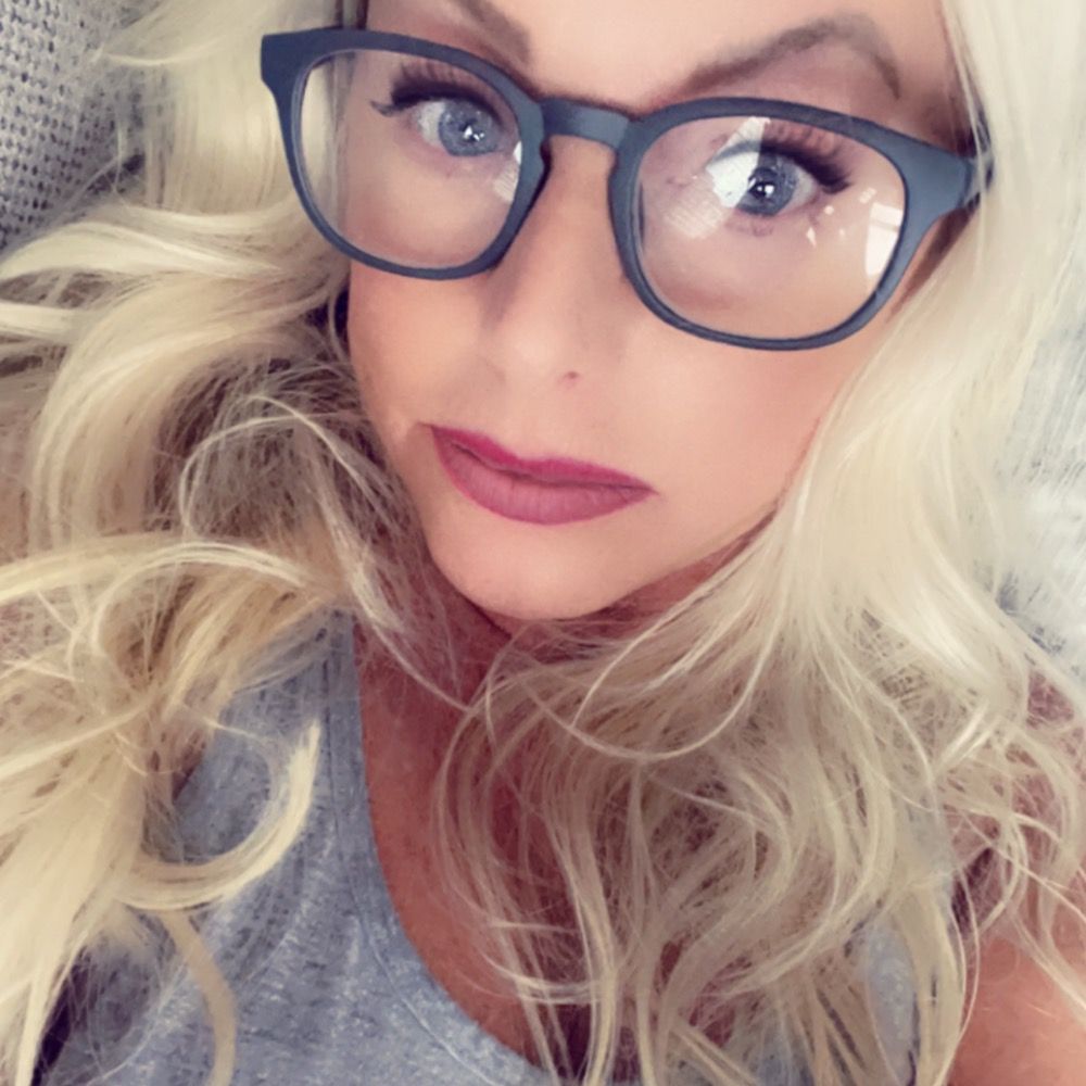 Linzi B
