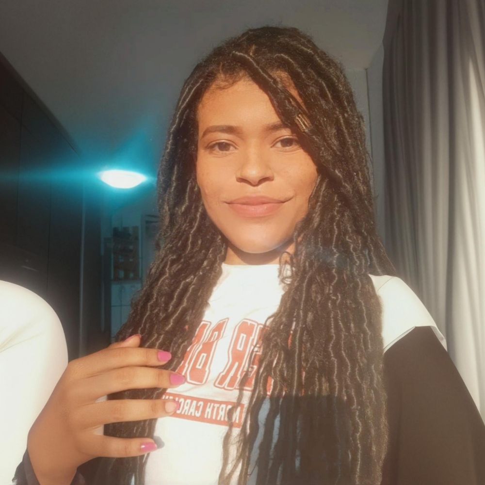 Aqla menina la