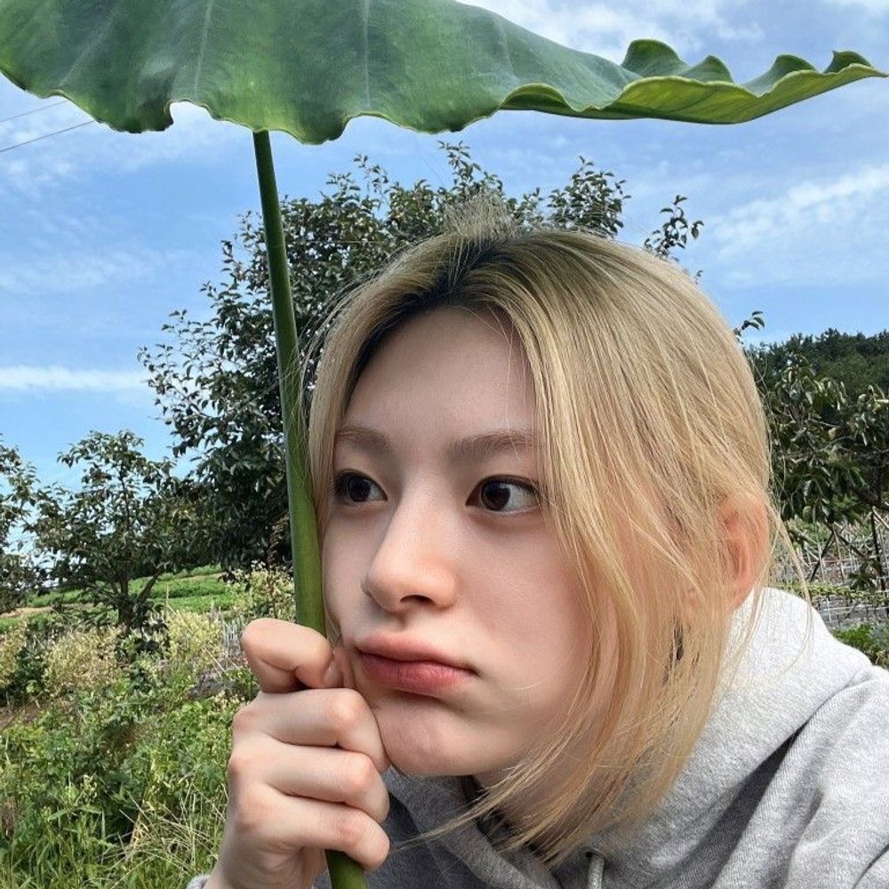 J >:3