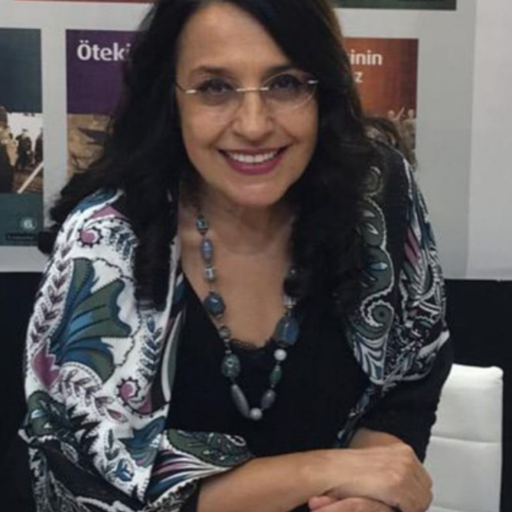 Ayşe Hür