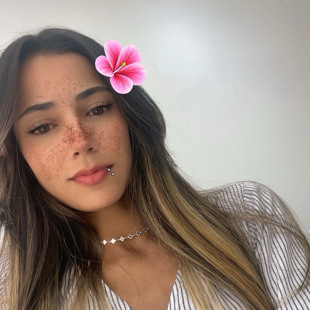Carol Neves 