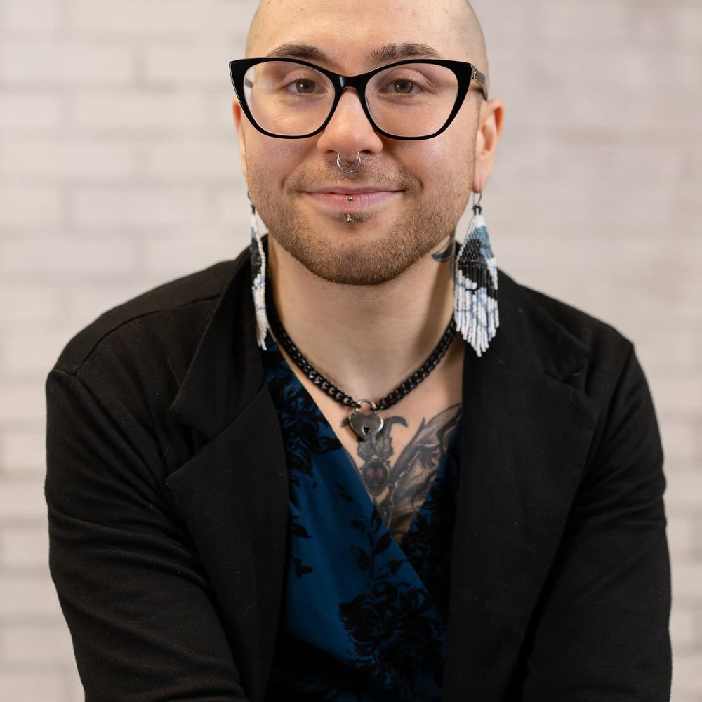 Robin Gow (it/fae/he & él y elle)
