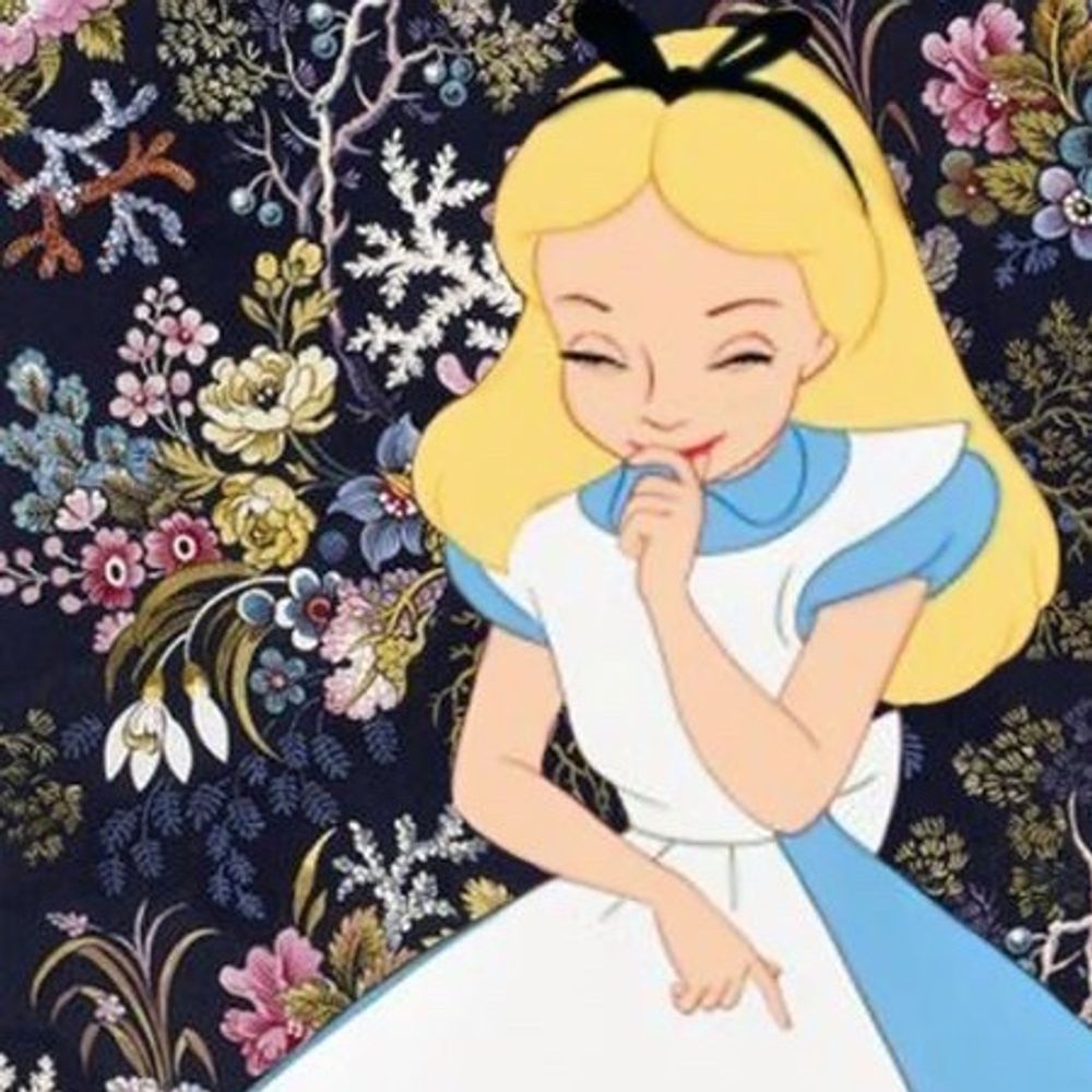 Alice 🎩🐰⏱️🃏🌿