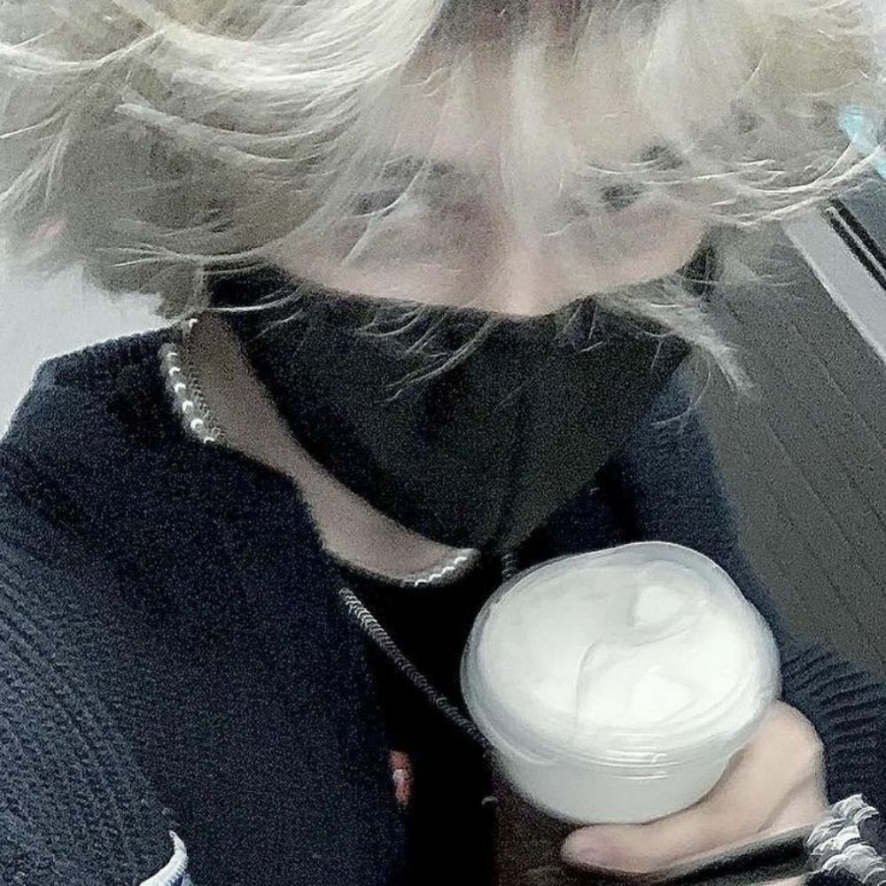 ♱ ren. 🖤🩵🤍