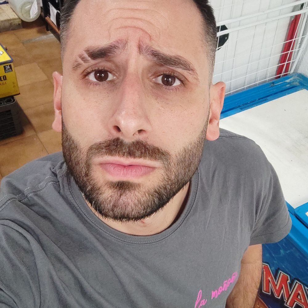 Adrián Sinapellido