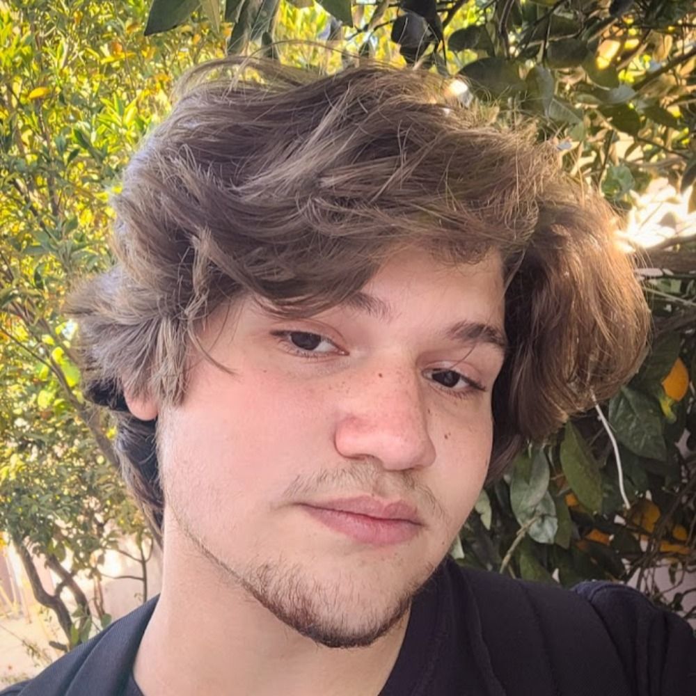 roger mira no cu e atira