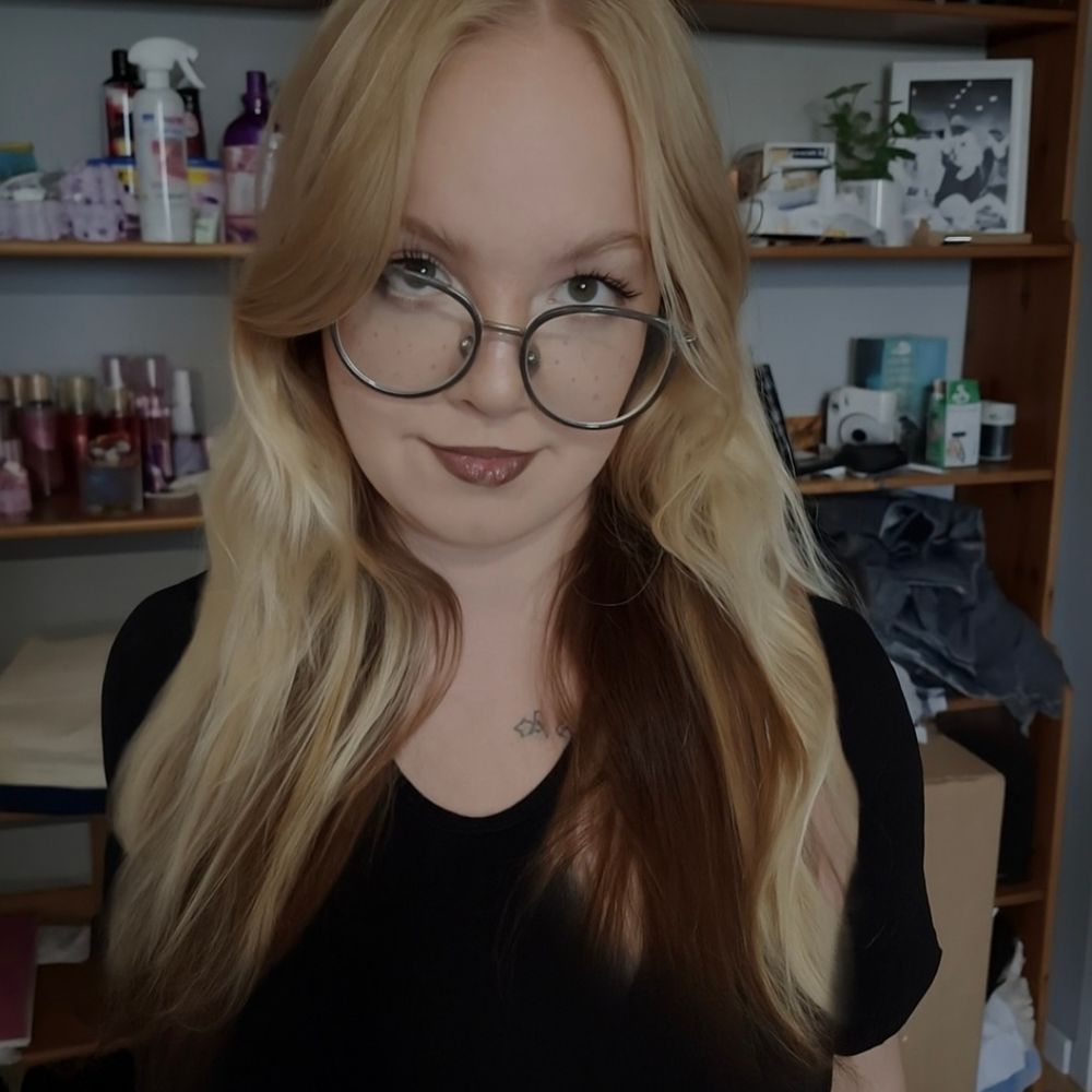 Izzie ♡ FINDOM