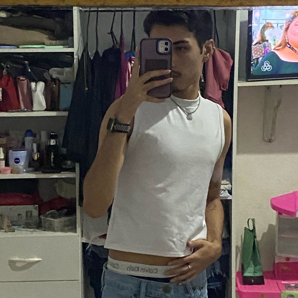 𝑎𝑛𝑑𝑟𝑒 𝑡𝑎𝑦𝑙𝑜𝑟𝑠 𝑣𝑒𝑟𝑠𝑖𝑜𝑛