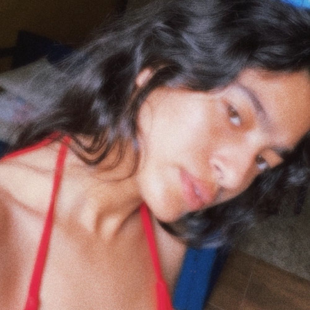 Lara Cropped