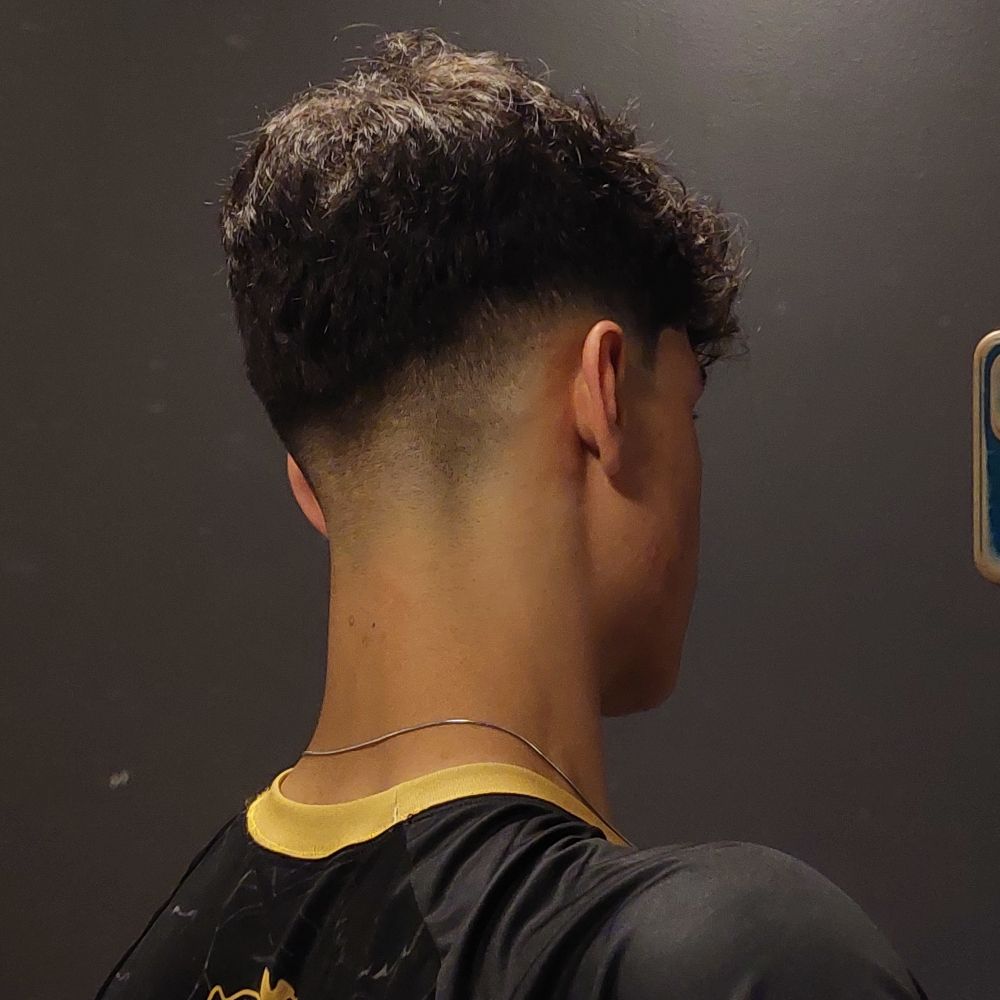 Nikollas com K e 2 L