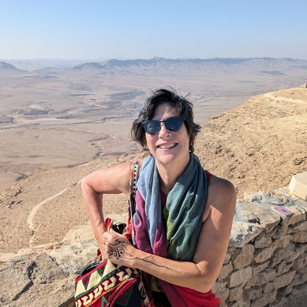 Elana Kahn