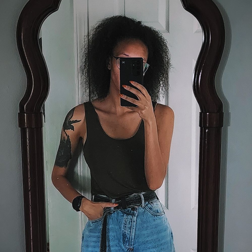 V