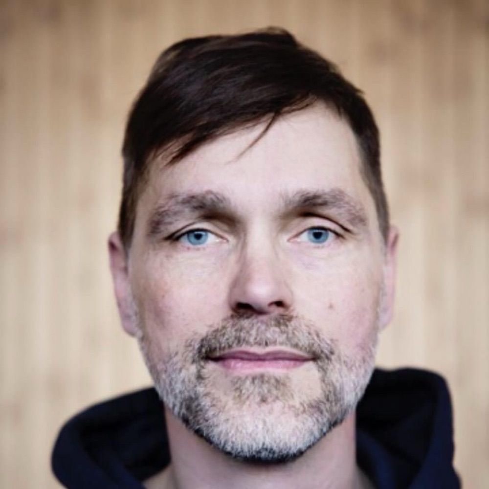 Robert L Svensson