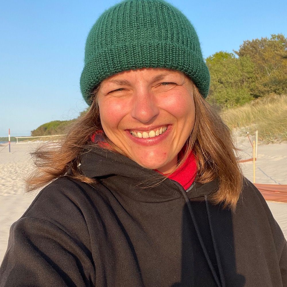 Dr. Claudia Lazarides
