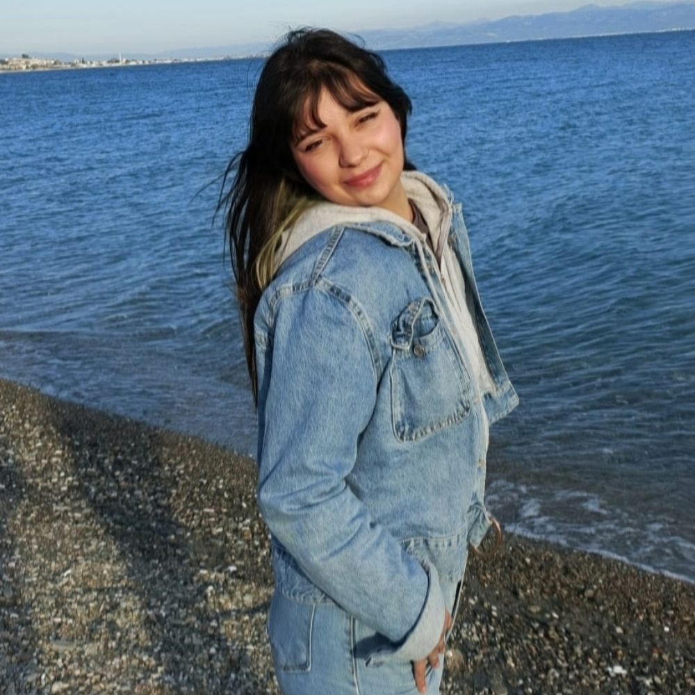 Ayşegül.