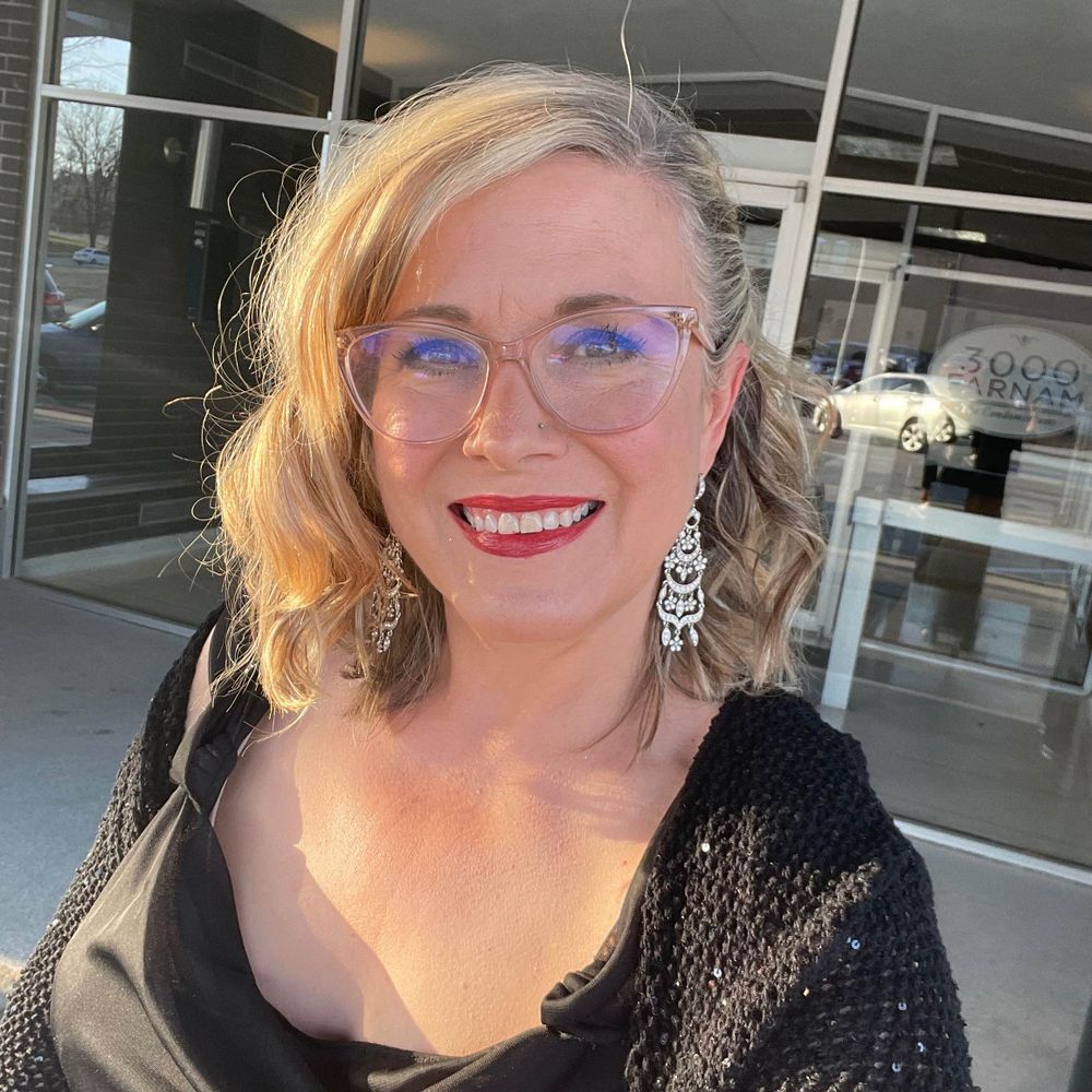 Kelly Gillespie (formerly Kelly Dineen)