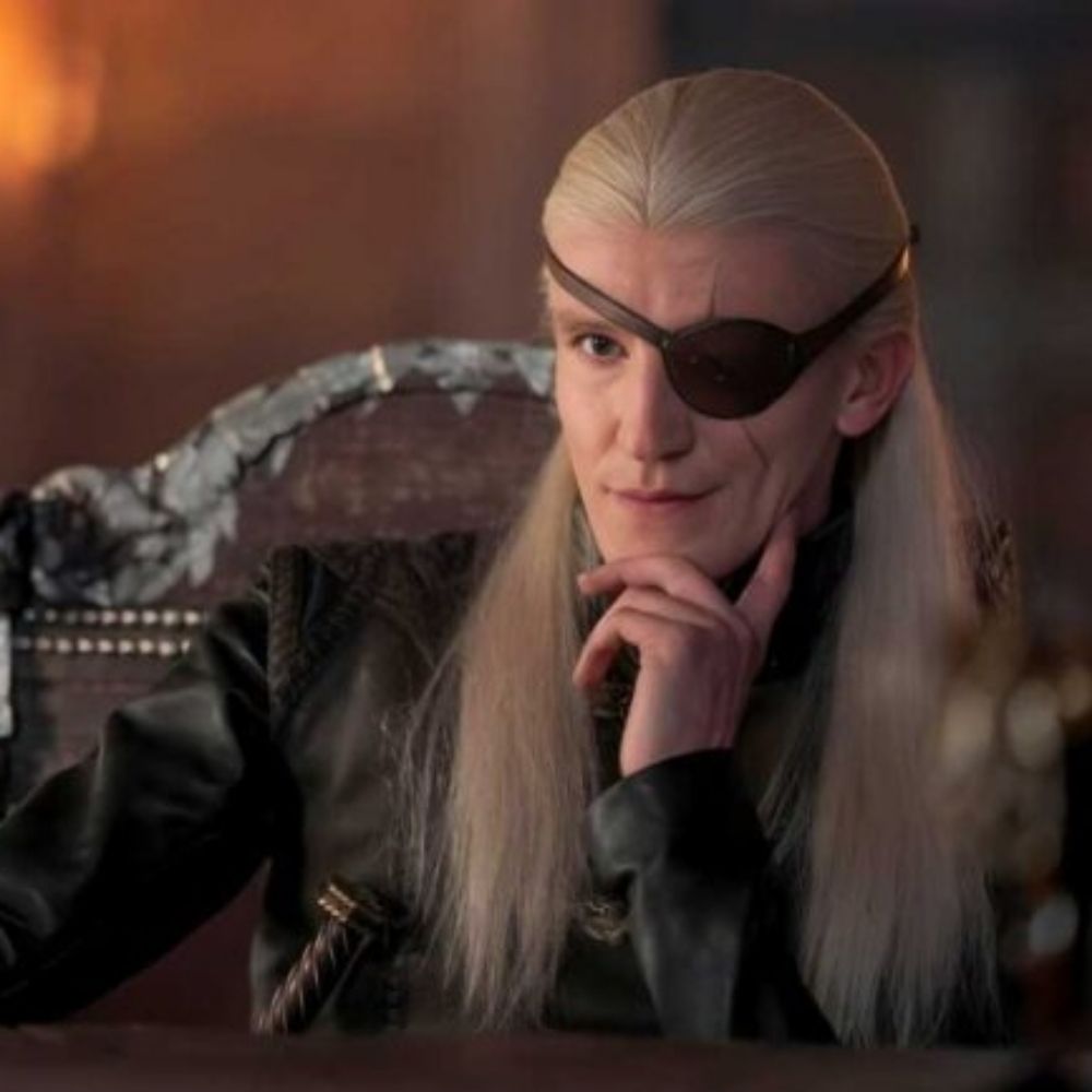 One eye on the throne