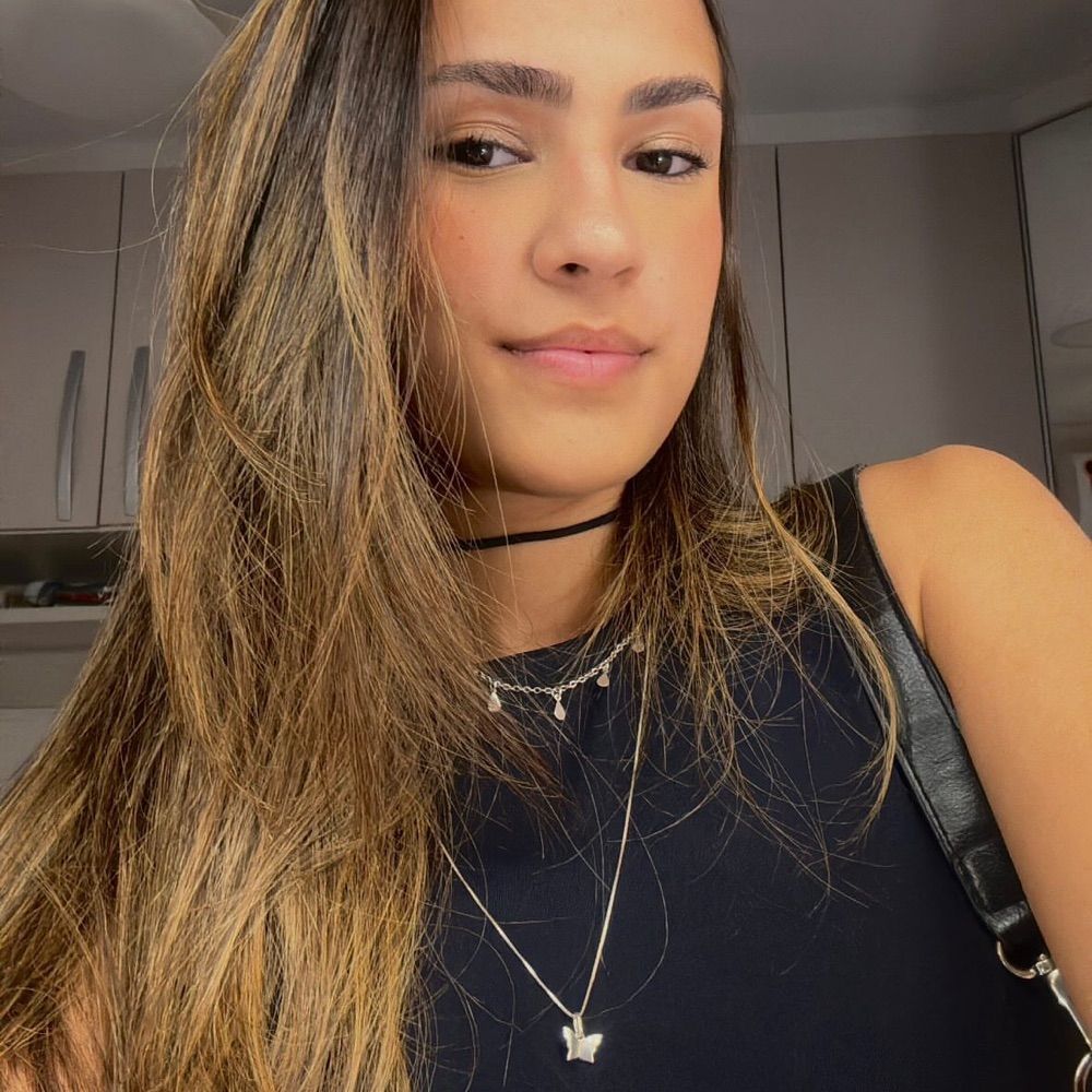 Larissa Romana 