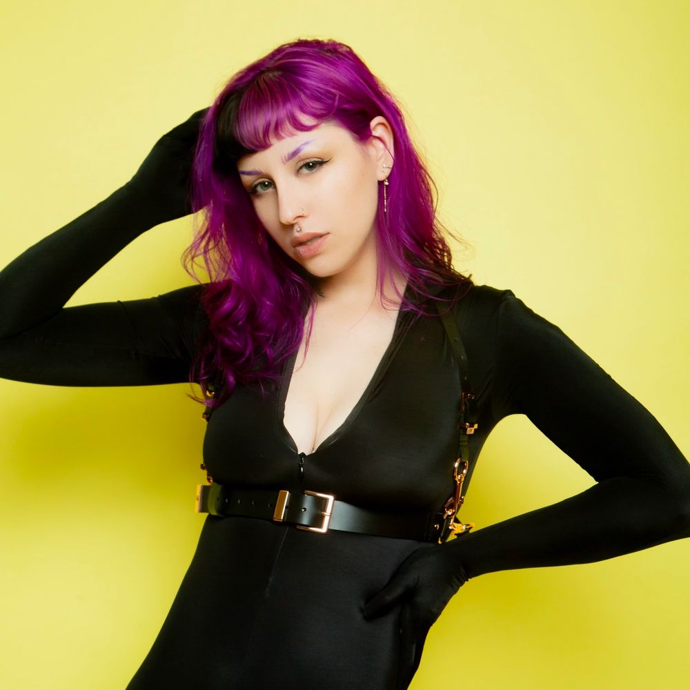 Vi