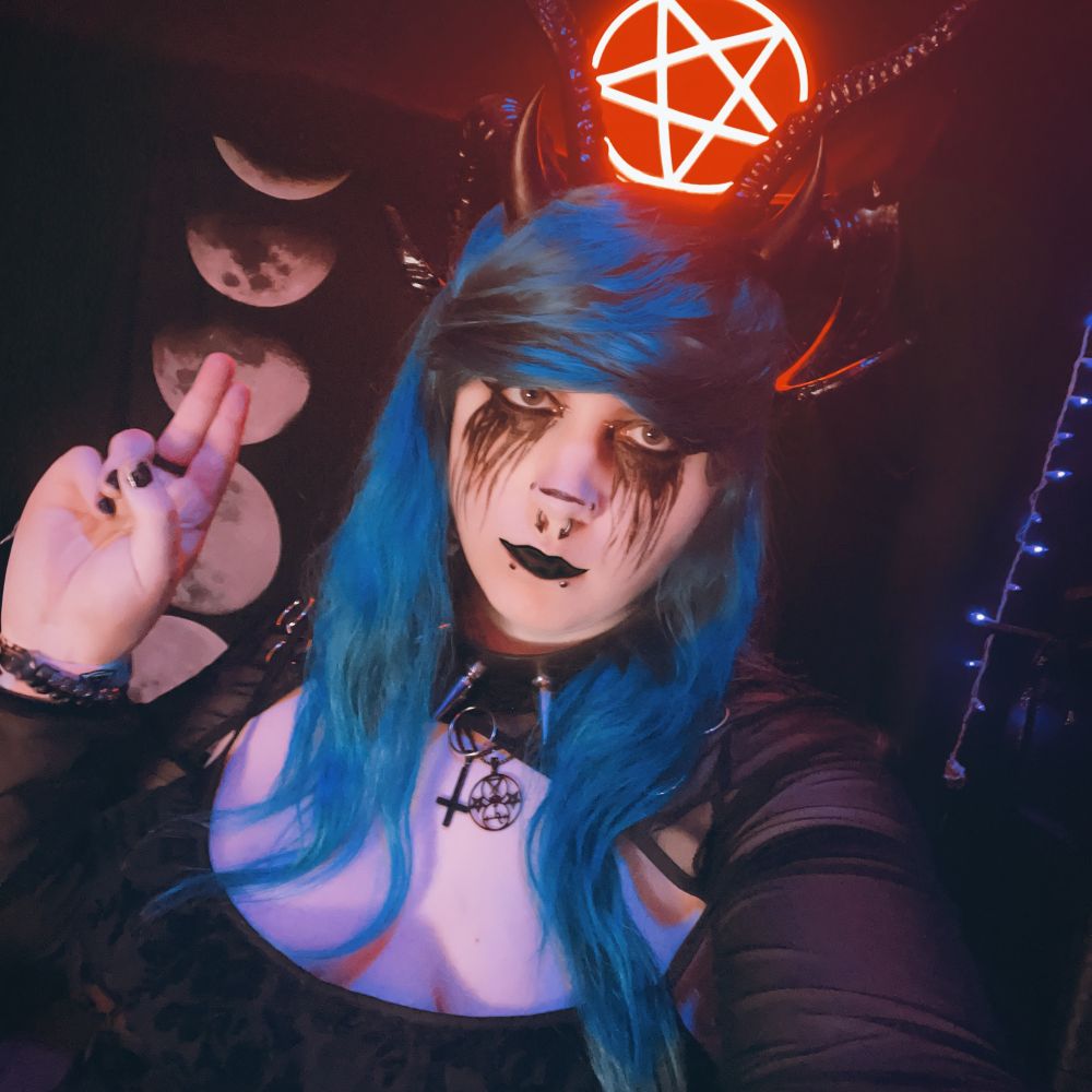 ⛓️🜏⛧ 𝖀𝖓𝖍𝖔𝖑𝖞 𝖘𝖎𝖟𝖊 𝖖𝖚𝖊𝖊𝖓 ⛧🜏⛓️