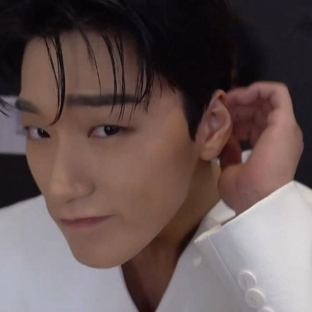 비키~