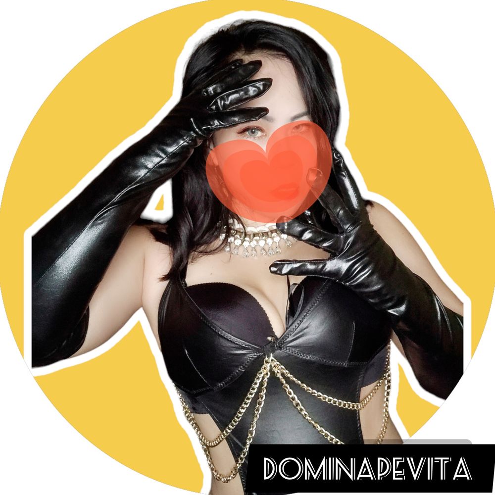 Pevita Dominatrix 