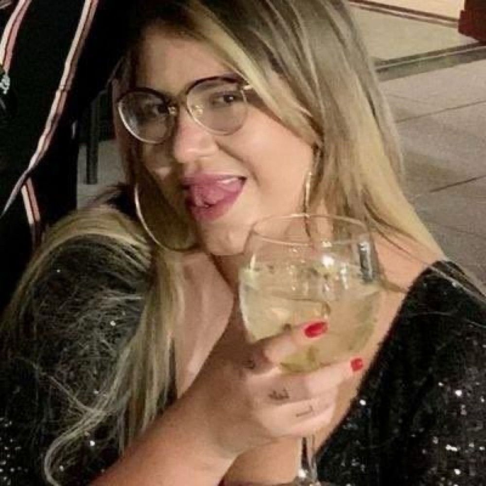 jula👑🫂lendo: a estranha sally diamond