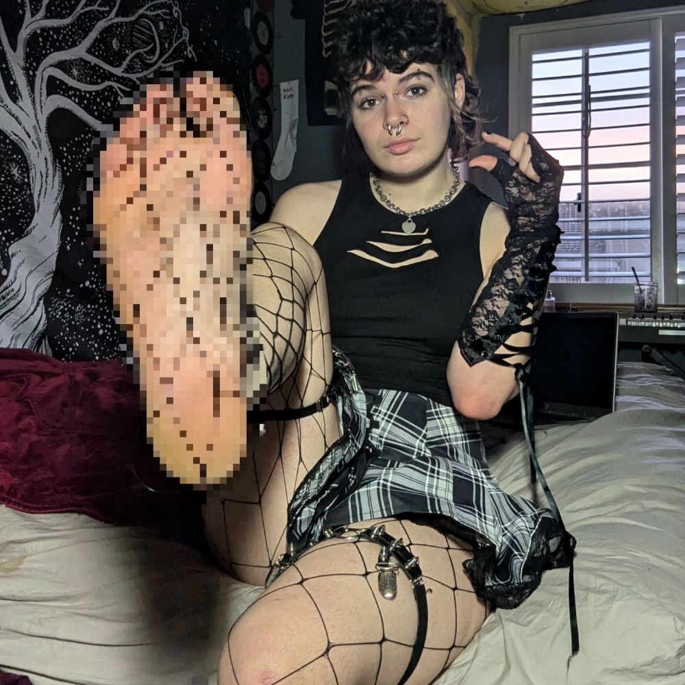 Goddess • Findom