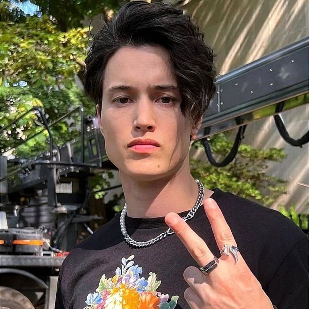 Lo | Queer Escapism