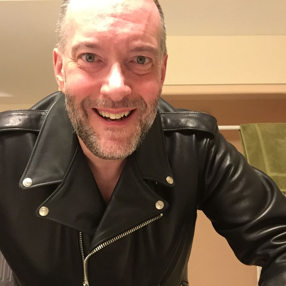 leatherguy 🏳️‍🌈🖤💙🤍❤️⛓🔒