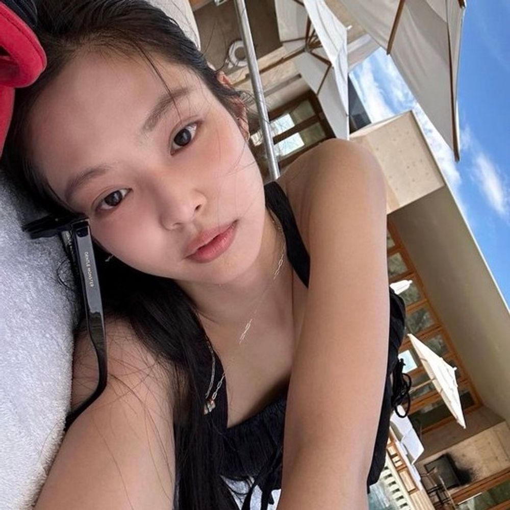 JENNIE