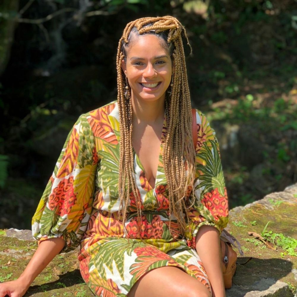 Flavia Dias