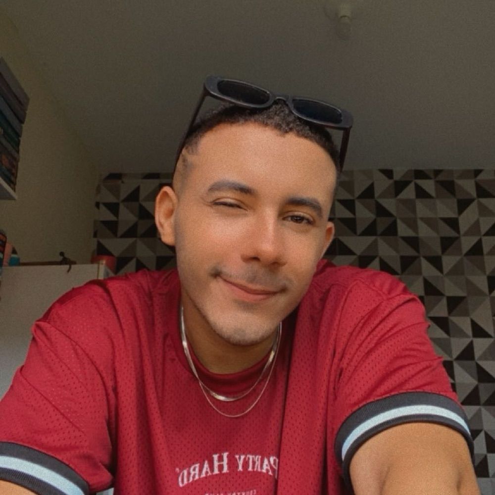 Victor com C de CAJU