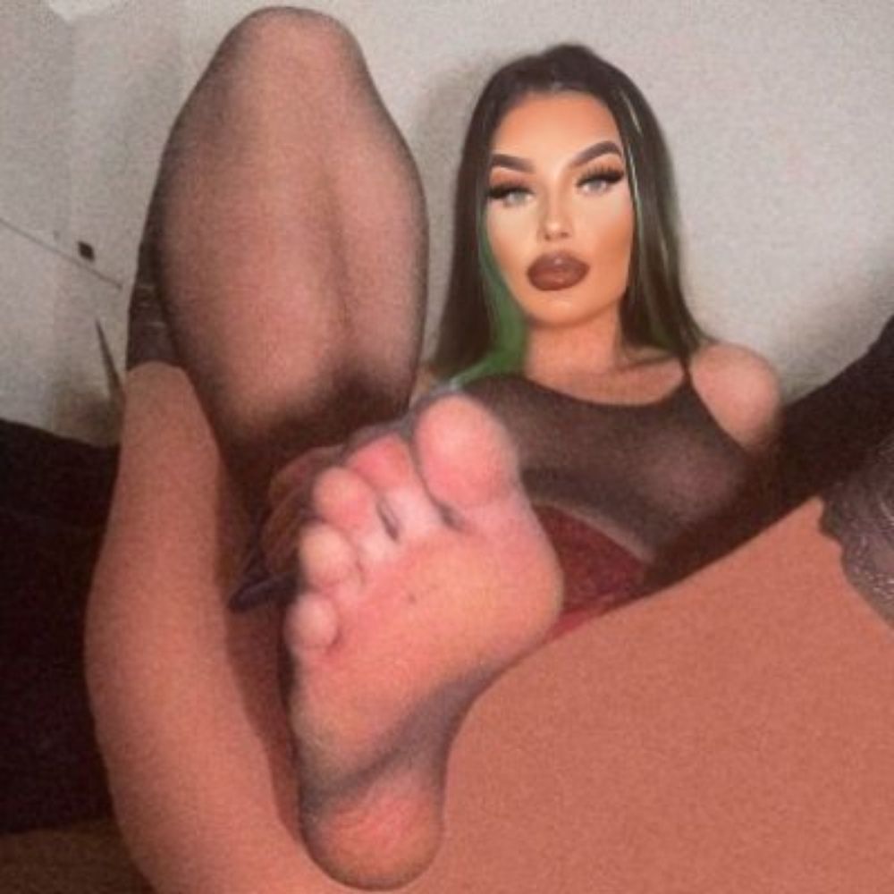 Big Feet Girls