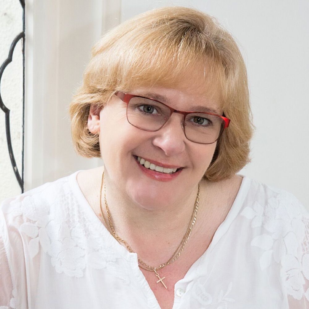Dr Suzanne Henwood