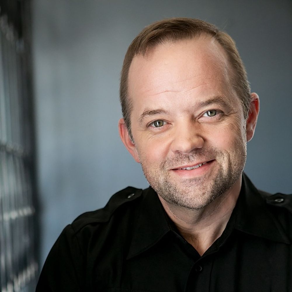 Aaron Bray (“高山”）